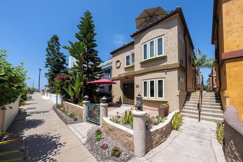 7 Doors from South Mission Beach!