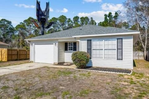 Bungalow Driveway & Garage