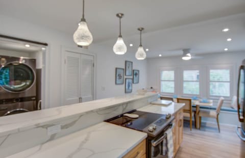 749 Spinnaker, Kitichen, 2