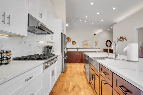 Stunning Fully Equipped Kitchen with Stainless Steel Appliances