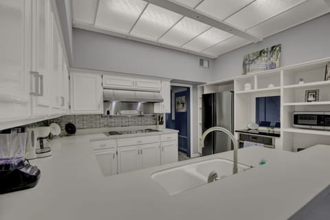 Fully Stocked kitchen