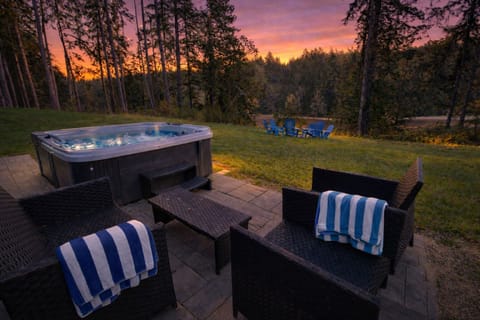 Private hot tub with peaceful bay views- unwind under the sunset sky