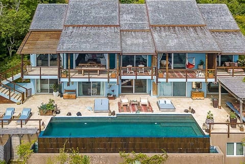 La Vida Villa: Facade