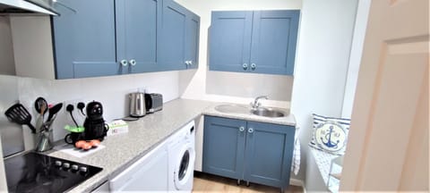 Captain's Lodge: Full Kitchen
Looe, Cornwall, PL13