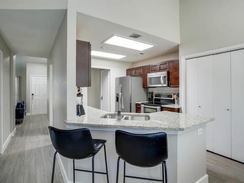 Fully equipped for all your cooking needs, this is a kitchen that doesn’t compromise on style, function, or practicality!