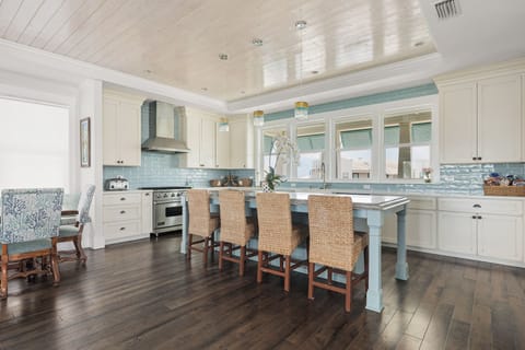 Fully Equipped Kitchen - Breakfast Bar Seating for Four