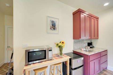 Kitchenette | Cooking Basics Provided | Hot Plate