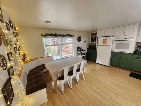 Kitchen Table with Breakfast Nook