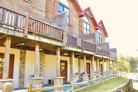 Nanook's Loggers Run - Private Balcony