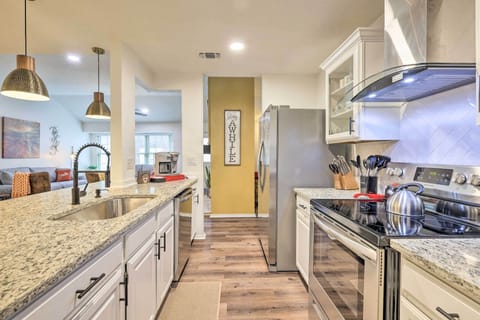 Kitchen | Over-sized Sink | Granite Countertops | Waffle Maker | Pots & Pans