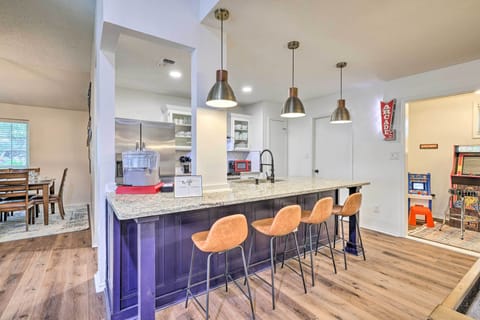 Kitchen | Keurig & Drip Coffee Maker w/ K-Cup Pods | Blender | Mixer