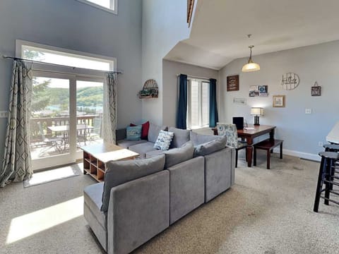 Welcome to It's 5 O'Clock Somewhere - Mountain Views & Private Hot Tub