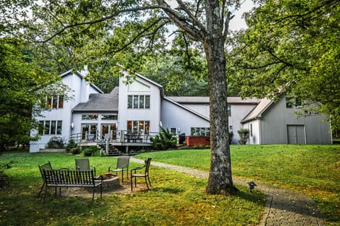 Welcome to Nature's Retreat - Lakefront w/ Dock, Fire Pit, Pool Table