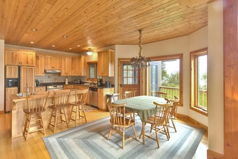 You'll love cooking and eating with Lake Superior as your backdrop.