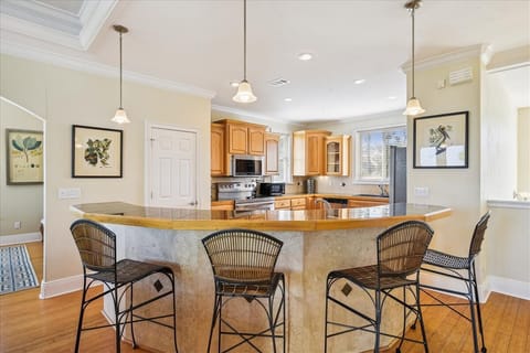 Upper Level Breakfast Bar