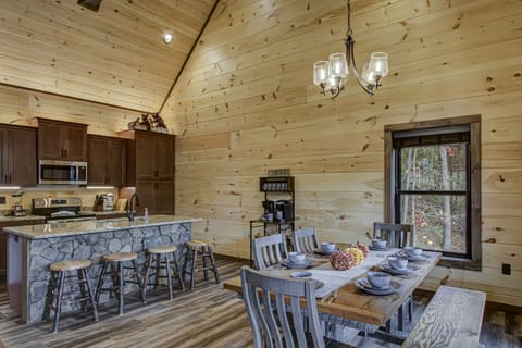 Dining Table Room plus Breakfast Bar at Honey Bear Hill - Large Dining Table plus breakfast bar