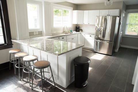 Kitchen Counter w/ 4 bar stools