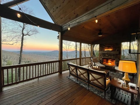 Upper deck with beautiful long range mountain views. 