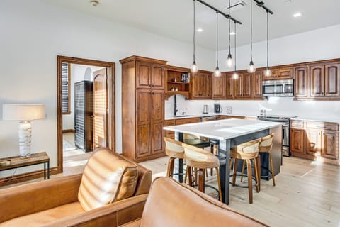 Kitchen | Keurig Coffee Maker | Blender | Toaster