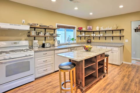 Kitchen | Cooking Basics | Coffee Maker | Paper Towels/Trash Bags Provided