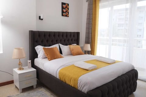Cozy Queen bed fitted with Sleep tight mattress.