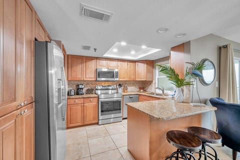Well-equipped kitchen w/ ample counter space, making meal prep easy and social.