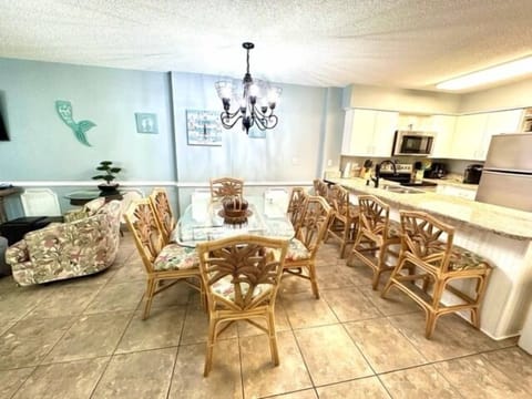 Dining area has seating for up to 10.