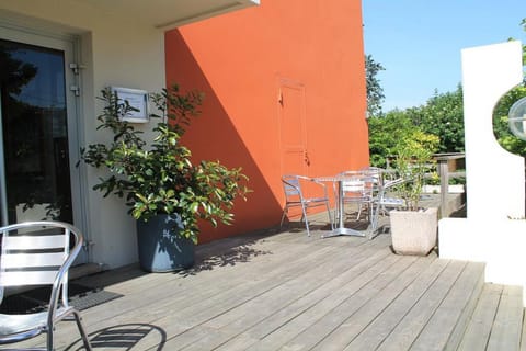 Enjoy meals outside!