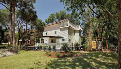 Three bedroom beach cottage with fully fenced in yard.