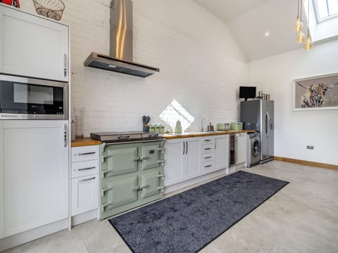 Kitchen area | Y Gelli, Pontyates