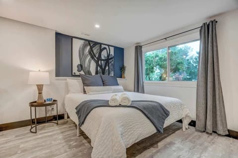 Get a great night's sleep in the ultra comfortable King bed with high end linens!.