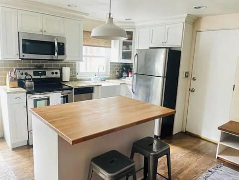 Fully equipped kitchen with everything you need to cook a yummy meal. 