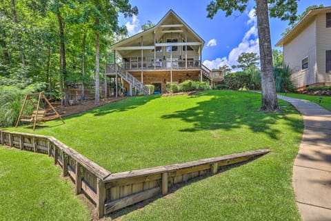 Eatonton Vacation Rental | 2BR | 3.5BA | 2,448 Sq Ft | Access Only By Stairs
