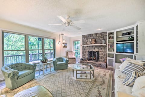 Hot Springs Vacation Rental | 1,500 Sq Ft | 2BR | 2BA | Stairs Required
