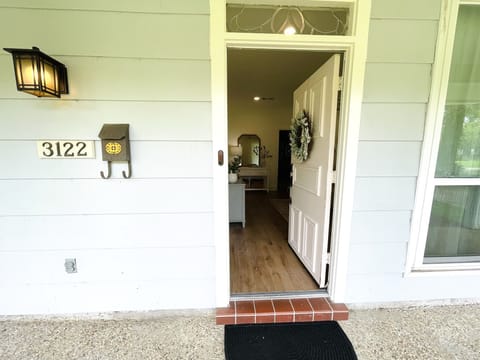 Welcome to the Hundred Oaks Cottage! Enter through the front door.