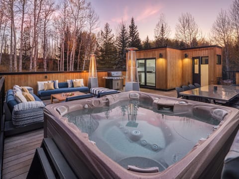 Rooftop Deck with Hot Tub and Kitchen