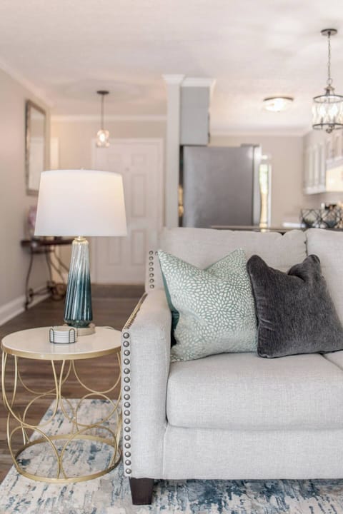 Living Room w/Streaming