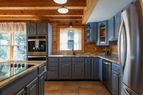 Small appliances like crock pot and blender also have a spice rack 