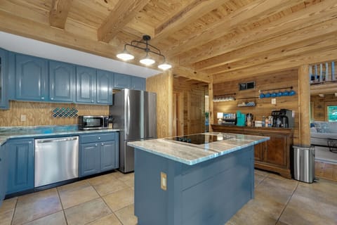 Full kitchen with gourmet coffee bar.  Cold brew, Keurig, and drip coffee maker