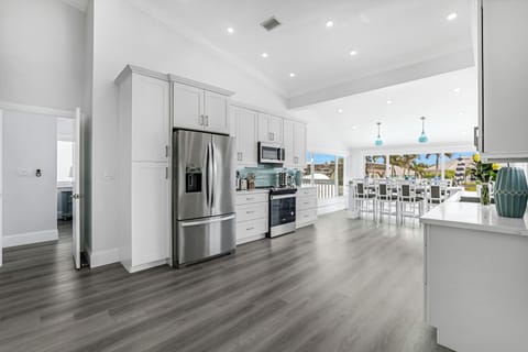Large Kitchen With Stainless Appliances, Quartz Countertop Unique 10 Seat Island