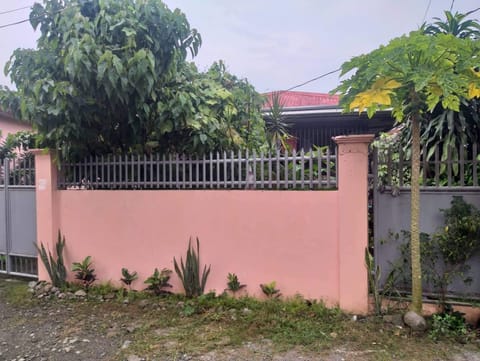 The bungalow- very private and fully fenced. Welcome!
