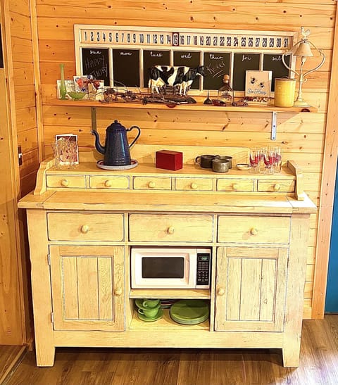 Kitchenette Microwave