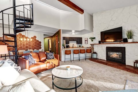 Imperial View Condo — beautifully redesigned open-concept retreat just steps from Main Street, offering an elevated home base for your Breckenridge getaway. 🏔️✨