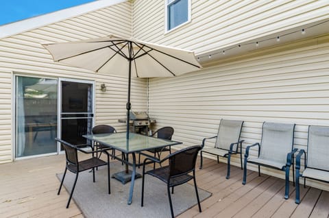 Plenty of seating on deck for outdoor dining