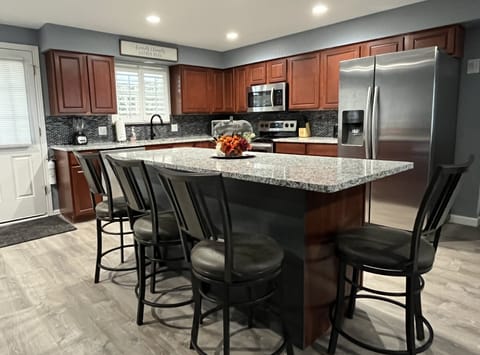 Breakfast island seats 4