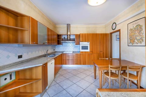 Kitchen or kitchenette,Dining area