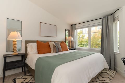 Upper bedroom 1 with king size bed and balcony