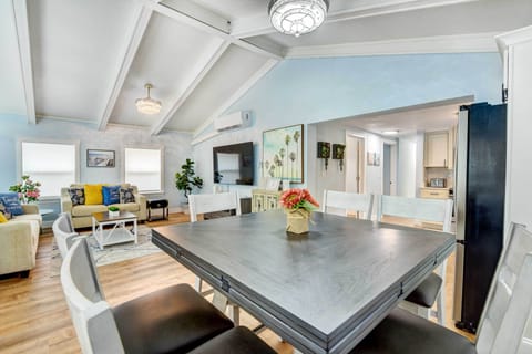 Dining Area | Dishware Provided