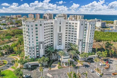 DNTL02 - Welcome to The Dunes, Naples, a resort style community surrounded by world-class
amenities and walking distance to the beach.