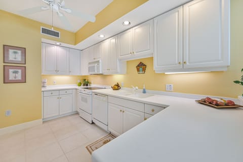 DNTL02 - Fully equipped kitchen with breakfast nook